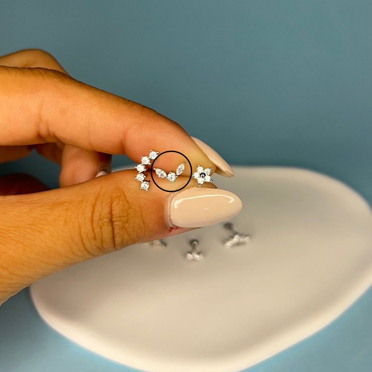 Wing Flat Back Stud